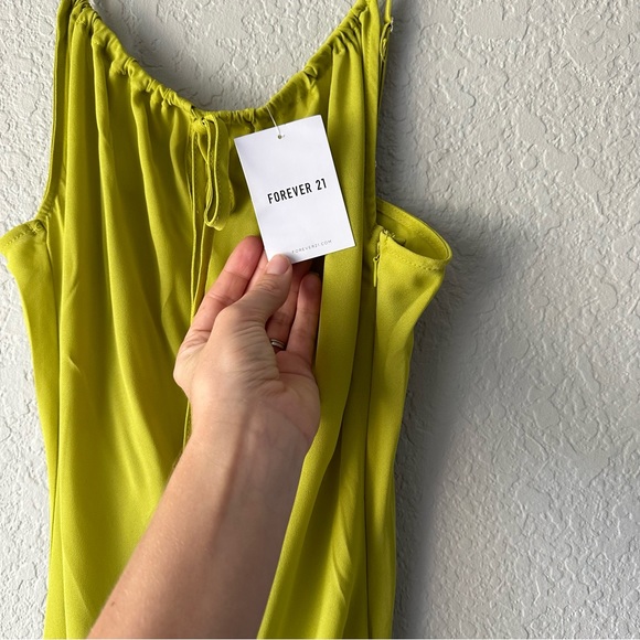 FOREVER 21 medium lime green women’s dress. Side zipper and adjustable straps. - Picture 3 of 8